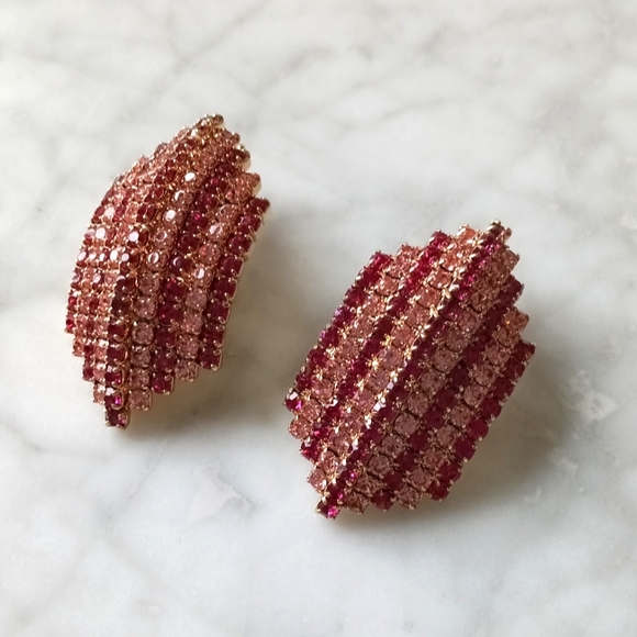 🌼 NWOT Club Monaco crystal stripe earrings - Picture 2 of 3